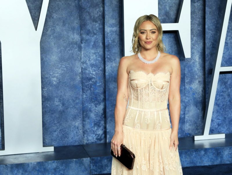 Η Hilary Duff επιστρέφει με το Roommates