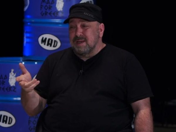 Ο Γιώργος Αλκαίος στο Mad for Greekz: «Δεν μπορώ να κάνω μουσική αν δεν την έχω πρώτα ακούσει στο κεφάλι μου»