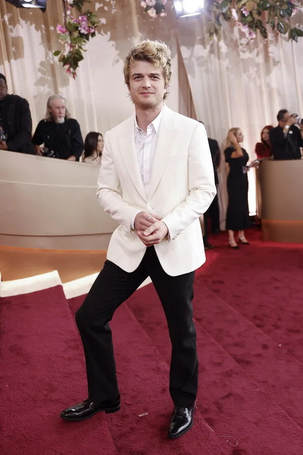 Η Sabrina Carpenter και ο Joe Keery σε κοινή εμφάνιση στη Νέα Υόρκη.