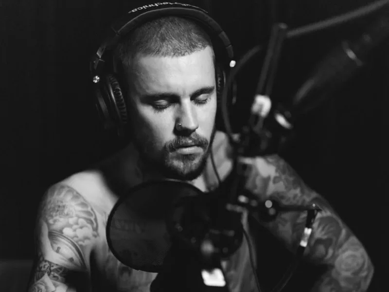Ο Justin Bieber στη σκηνή των βραβείων Grammy 2026.