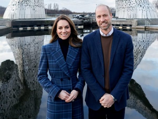 Η Kate Middleton παρουσίασε το πρώτο παλτό με τη δική της σχεδιαστική υπογραφή