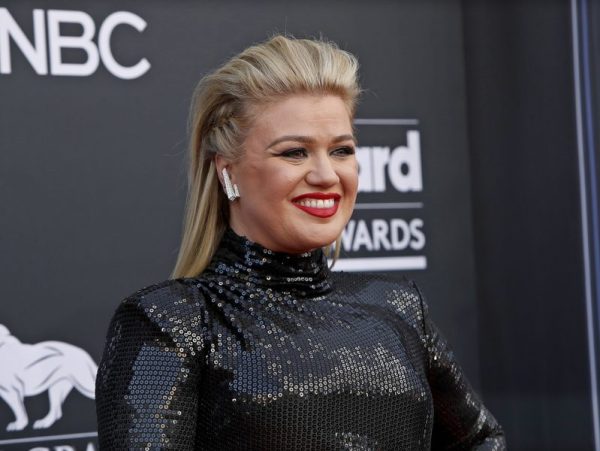 Kelly Clarkson: Απογειώνει το KPop Demon Hunters με… Kellyoke ερμηνεία (Video)