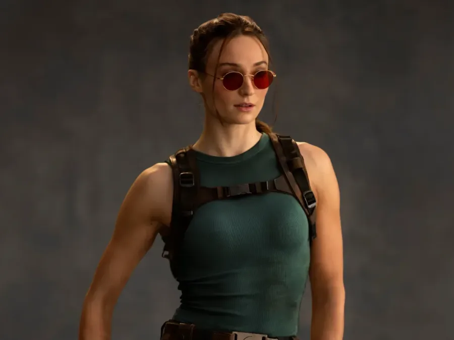 Η Sophie Turner ως Lara Croft στη σειρά Tomb Raider