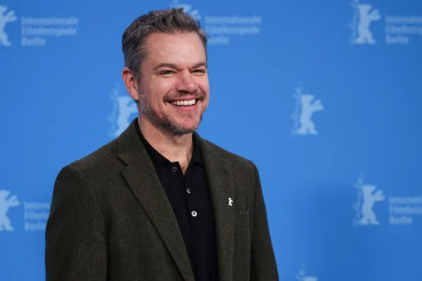 Οι ηθοποιοί Matt Damon και Ben Affleck στην ταινία The Rip του Netflix.