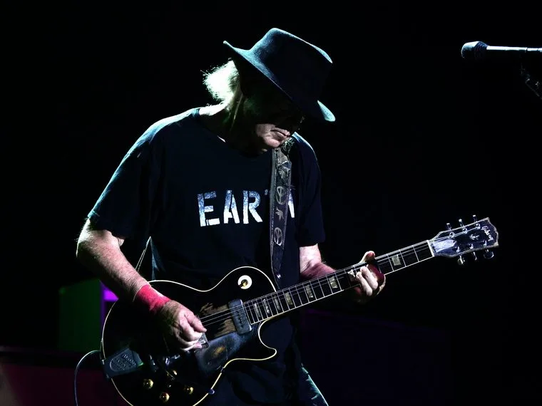 Ο μουσικός Neil Young σε φωτογραφία από το ΑΠΕ-ΜΠΕ για την προσφορά της μουσικής του στη Γροιλανδία.