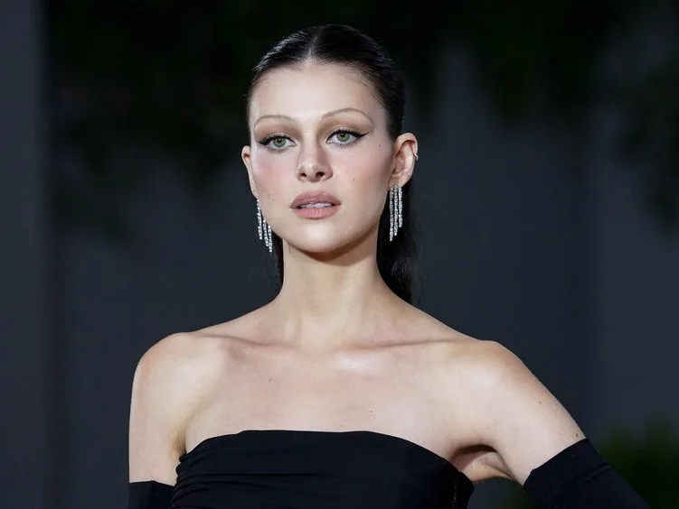 Η Nicola Peltz Beckham και η Faye Dunaway στην ταινία Prima για τον κόσμο του μπαλέτου.