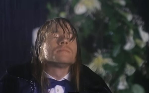 Singing in the Rain: 4 music videos που έγιναν viral για την… καταιγίδα τους!