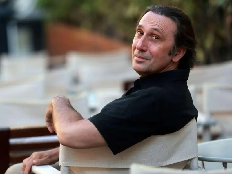 Ο Ρένος Χαραλαμπίδης σε φωτογραφία από τον προσωπικό του λογαριασμό στο Instagram για τη νέα του εκπομπή.