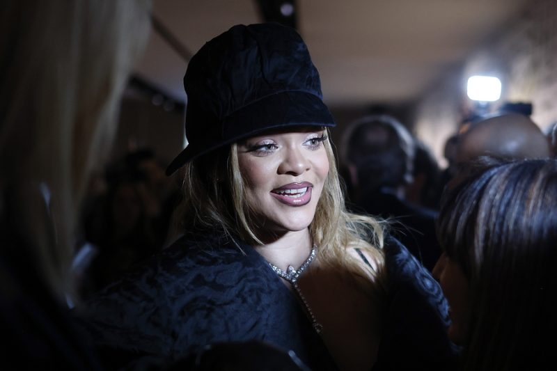 Πόρτα κλείνει στο πρόσωπο της Rihanna και η αντίδρασή της «τρελαίνει» τα social media