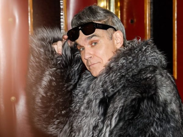 Ο Robbie Williams ξεπερνά τους Beatles και γράφει ιστορία