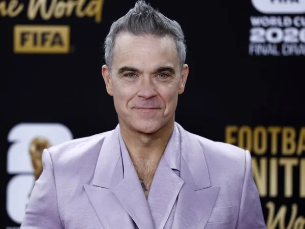 Ο Robbie Williams σε φωτογραφία από το ΑΠΕ-ΜΠΕ για την κυκλοφορία του άλμπουμ Britpop.