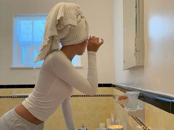 Dry Brushing: Το beauty ritual που αξίζει μια θέση στη νέα σου ρουτίνα ομορφιάς