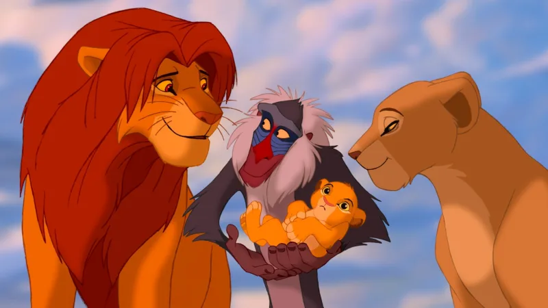 Σκηνή από την ταινία The Lion King με τον Σίμπα, τον Μουφάσα, τη Σαράμπι και τον Ραφίκι.
