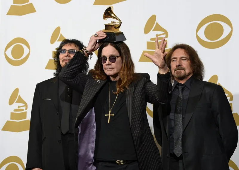 Ο Tony Iommi των Black Sabbath σε φωτογραφία από το ΑΠΕ-ΜΠΕ για τη δωρεά κατά του καρκίνου.