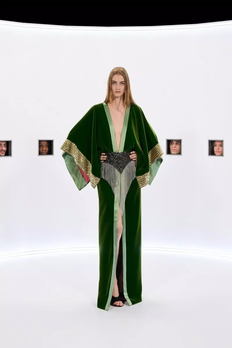 https://www.valentino.com/