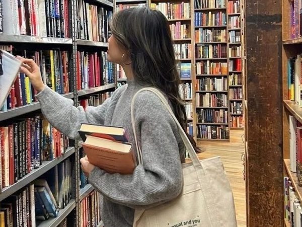 Αυστραλία: Λιγότερο scrolling, περισσότερη ανάγνωση μετά το «block» στα social media