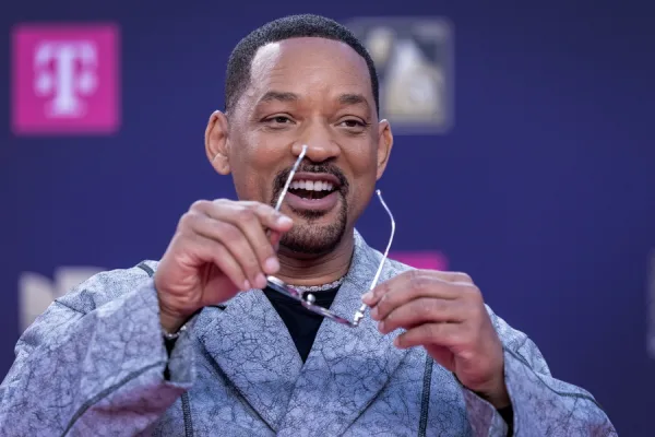 Ο ηθοποιός Will Smith σε δημόσια εμφάνιση, ο οποίος αντιμετωπίζει αγωγή για σεξουαλική παρενόχληση.