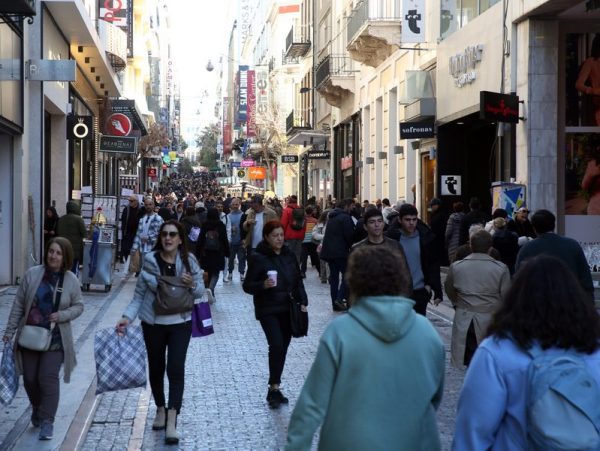 Πότε ξεκινούν οι χειμερινές εκπτώσεις του 2026 και πόσο θα διαρκέσουν
