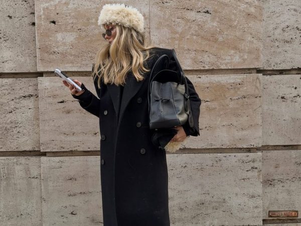 4 fashion tricks που θα σε κρατήσουν ζεστή χωρίς να μοιάζεις με «κρεμμύδι»