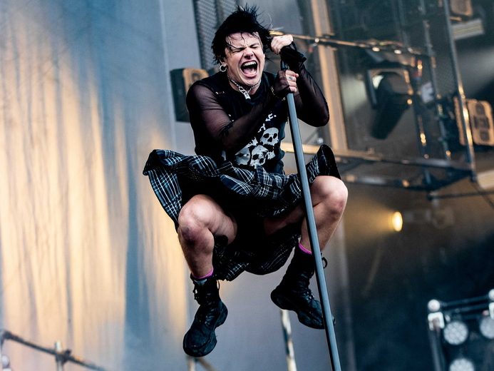 Σοβαρό ατύχημα με μηχανή για τον Yungblud – Συνεχίζει κανονικά την περιοδεία του