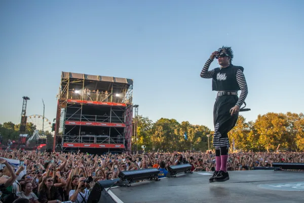 Ο Yungblud κατά τη διάρκεια της περιοδείας Idols The World Tour.