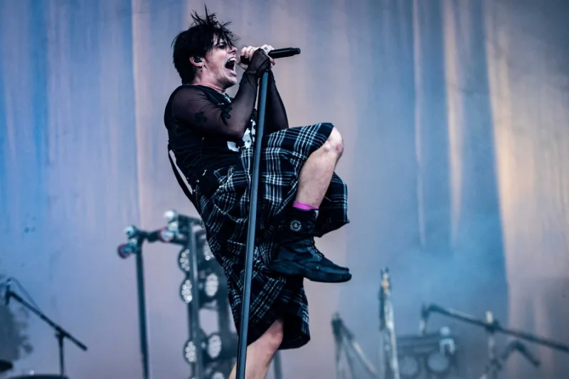Ο Yungblud και οι Smashing Pumpkins σε συνεργασία για τη νέα εκδοχή του τραγουδιού Zombie.