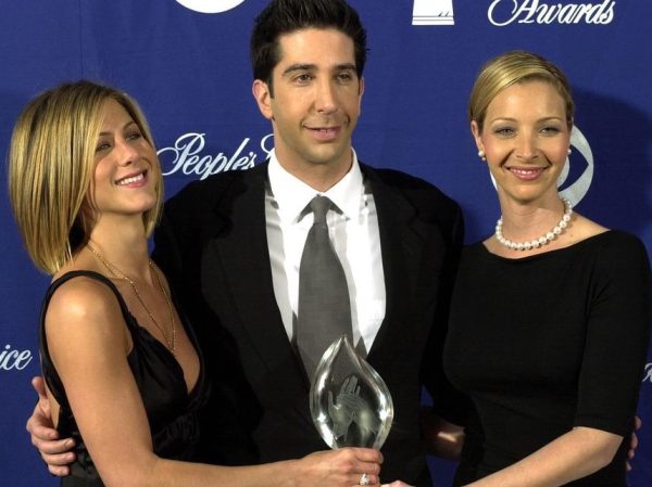 Η Jennifer Aniston αποθεώνει τα Ανεμοδαρμένα Ύψη με αναφορά από τα Φιλαράκια