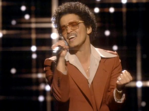 Bruno Mars: Κατέκτησε την κορυφή του Airplay με το I Just Might σε χρόνο ρεκόρ