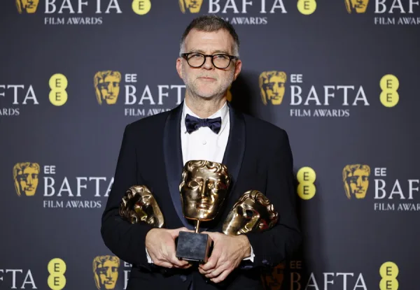 Η ταινία One Battle After Another θριαμβεύει στα βραβεία BAFTA με έξι μεγάλες διακρίσεις.