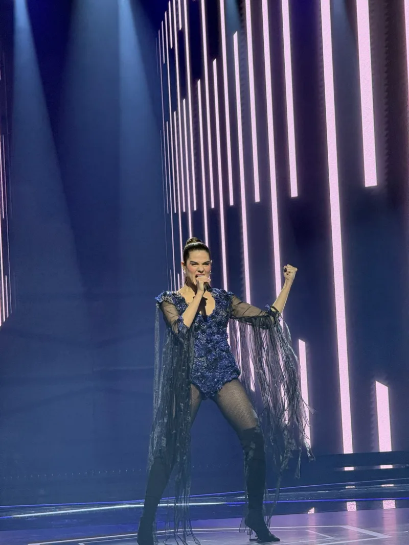 Η Alexandra Sieti ερμηνεύει το τραγούδι «The Other Side» στη σκηνή του Sing for Greece 2026.