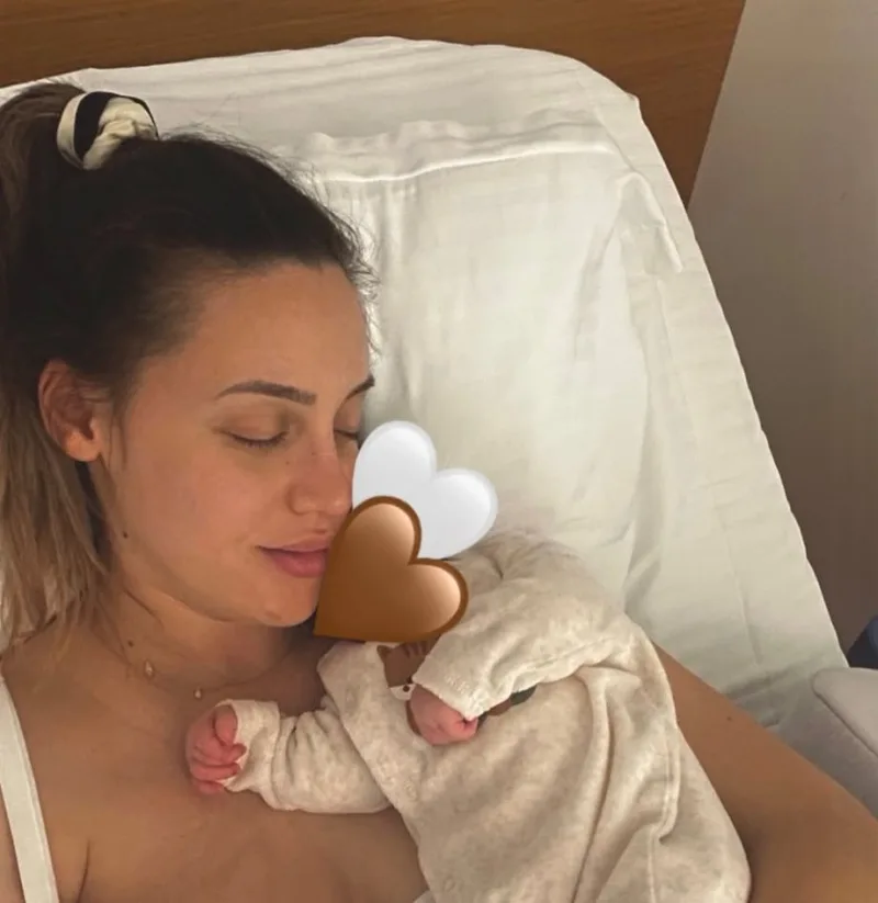 https://www.instagram.com/annakorakaki/