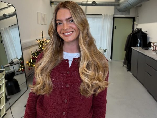 Soft Apricot Blonde: H απόχρωση που θα σε βάλει από τώρα σε ανοιξιάτικο mood