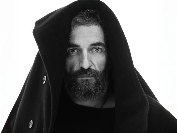 Ο Άρης Σερβετάλης πρωταγωνιστεί σε νέα σειρά του Mega 25 χρόνια μετά το «Είσαι το ταίρι μου»