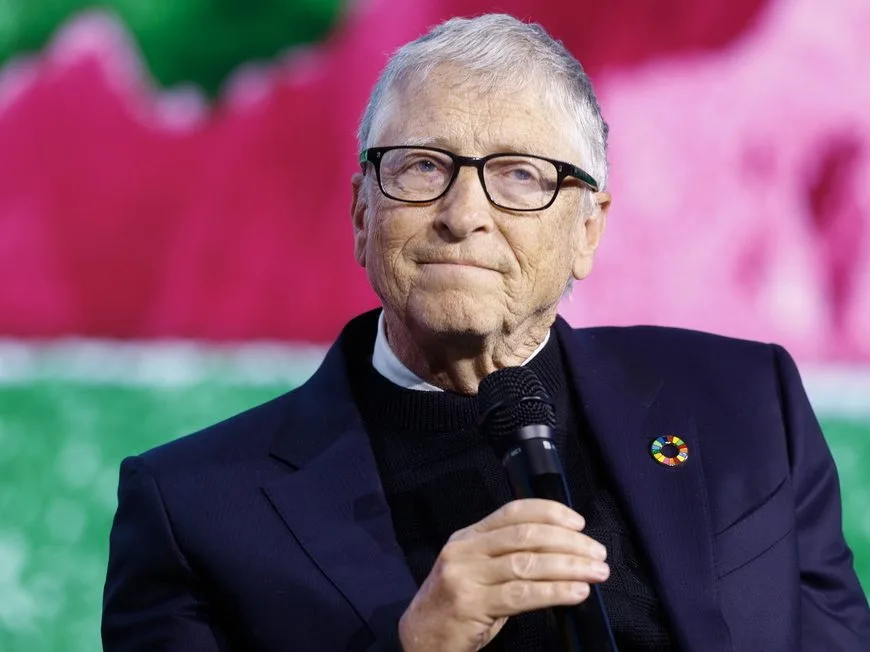 Πορτρέτο του Bill Gates σε επίσημη εμφάνιση, με αφορμή τις δηλώσεις για την προσωπική του ζωή.