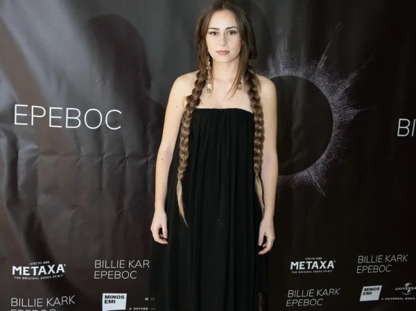 Η Billie Kark σε εκδήλωση για το άλμπουμ της «Έρεβος»