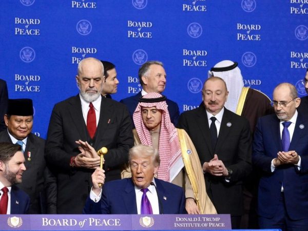 Board of Peace: O Donald Trump ρώτησε τους ηγέτες για τους Guns N’ Roses