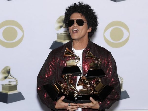 The Romantic: Κυκλοφόρησε το πολυαναμενόμενο νέο album του Bruno Mars