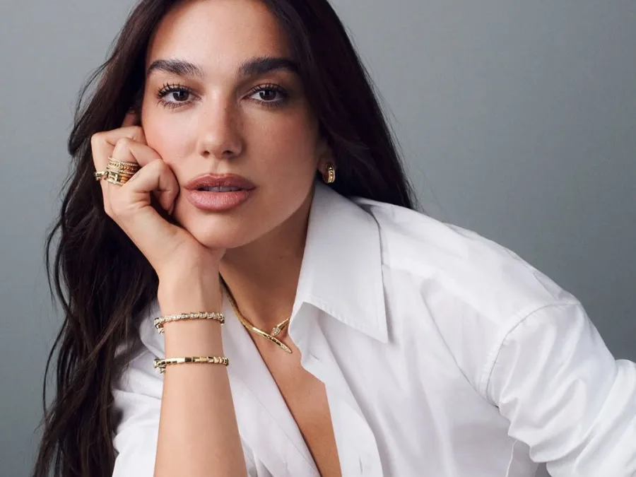 Η Dua Lipa ως η νέα πρέσβειρα του οίκου Bvlgari.