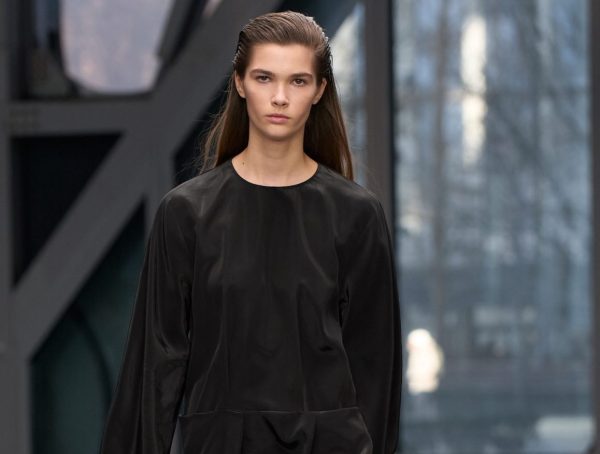Calvin Klein F/W 26: Oι δεκαετίες ’70s-’80s ξαναζωντανεύουν στη Νέα Υόρκη