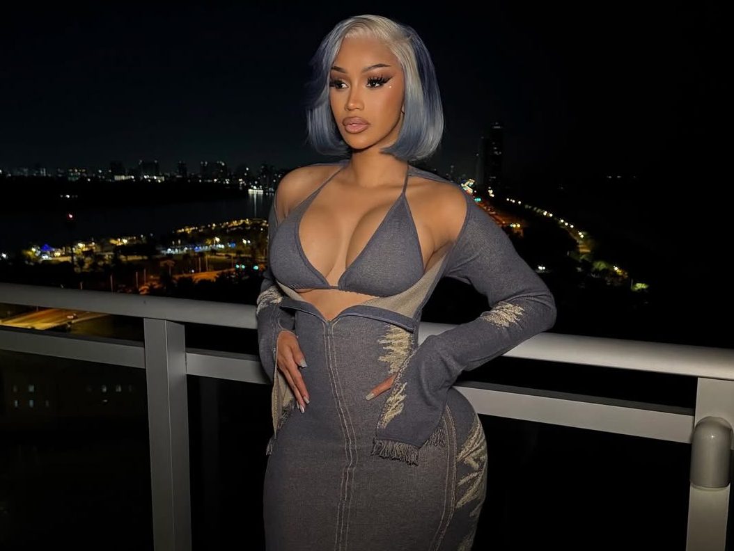 Η Cardi B δηλώνει «άφραγκη» δείχνοντας στο TikTok τσάντες χιλιάδων δολαρίων