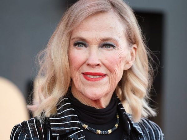 Αποκαλύφθηκε η αιτία θανάτου της Catherine O’Hara