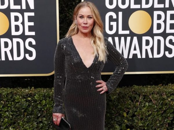Η Christina Applegate αποκαλύπτει την καθημερινότητά της με τη σκλήρυνση κατά πλάκας