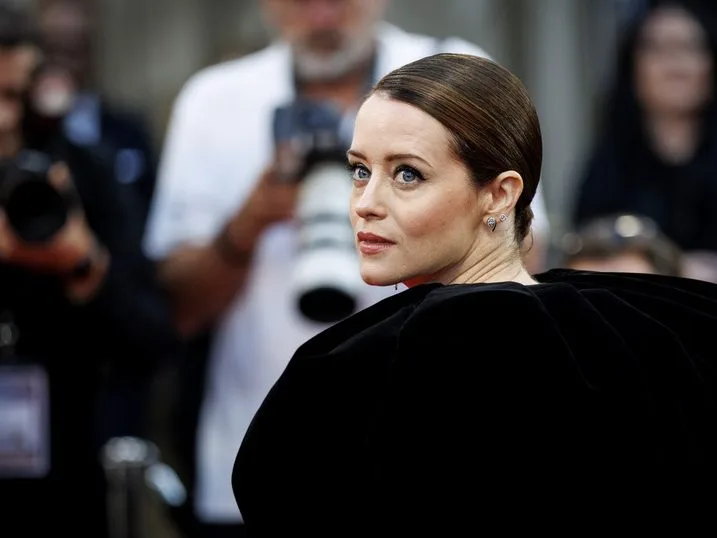 Η ηθοποιός Claire Foy σε επίσημη εμφάνιση, η οποία μίλησε για την περιπέτεια της υγείας της με παράσιτα.