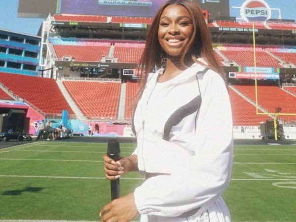 Η Coco Jones έκλεψε την παράσταση στο pre-game του Super Bowl, τιμώντας τη Whitney Houston