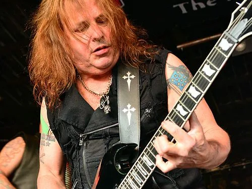 Ο Ross «The Boss» των Manowar παίζει κιθάρα, καθώς η είδηση για τη διάγνωσή του με ALS κάνει τον γύρο του διαδικτύου.