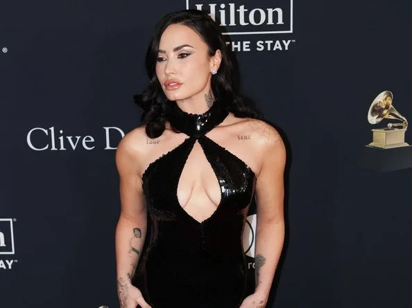 Η Demi Lovato σε συναυλία της, η οποία ακύρωσε εμφανίσεις για λόγους υγείας.