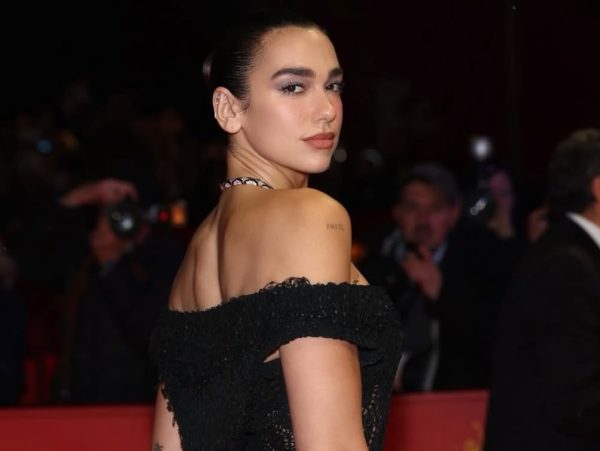 Η Dua Lipa εισβάλλει ξανά στο σινεμά πλάι στη Laura Dern