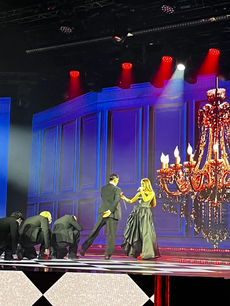 Η Evangelia με εντυπωσιακή εμφάνιση στη σκηνή του Sing for Greece 2026, ερμηνεύοντας το τραγούδι «Paréa».