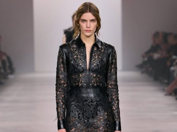Με τη Maria Grazia Chiuri στο δημιουργικό τιμόνι, o οίκος Fendi επαναπροσδιορίζει την τσάντα ως βασικό κομμάτι της ημέρας