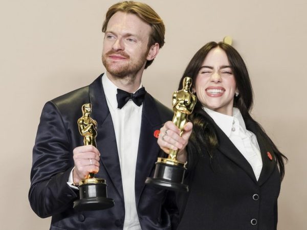 Finneas O’Connell: Υπερασπίζεται τη Billie Eilish μετά την ομιλία στα Grammy